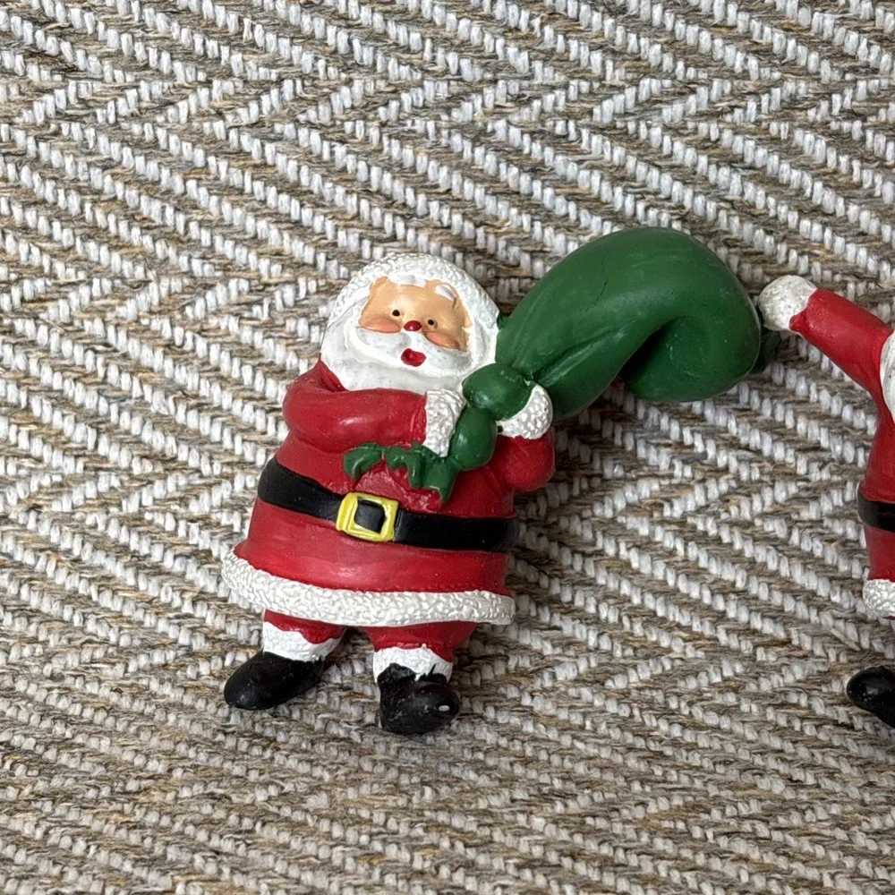 Pot Or Lamp Percher Santas Set of 3 Resin 2.25'